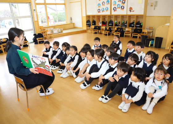 絵本の読み聞かせ